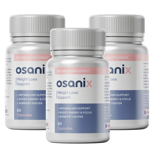 Nahaufnahme der Osanix-Kapseln und des transparenten Zutatenetiketts mit grünem Tee, Koffein, Cayennepfeffer und Weizenfaser